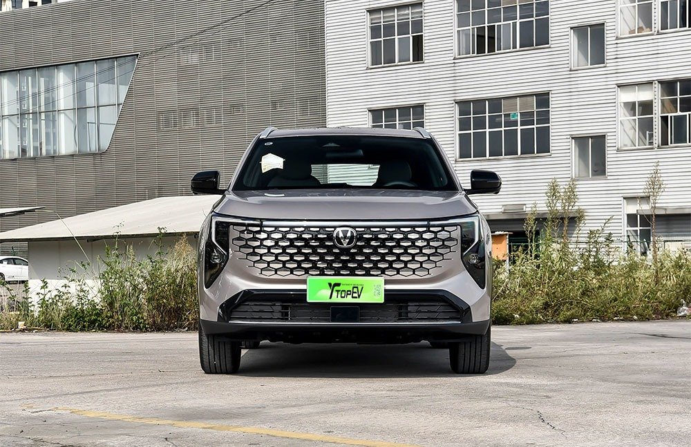 imgi_3_1_3(22) Changan CS55 PLUS 2026 – Factory Price From China | Chinese Cars in Africa For Sale - Image 1