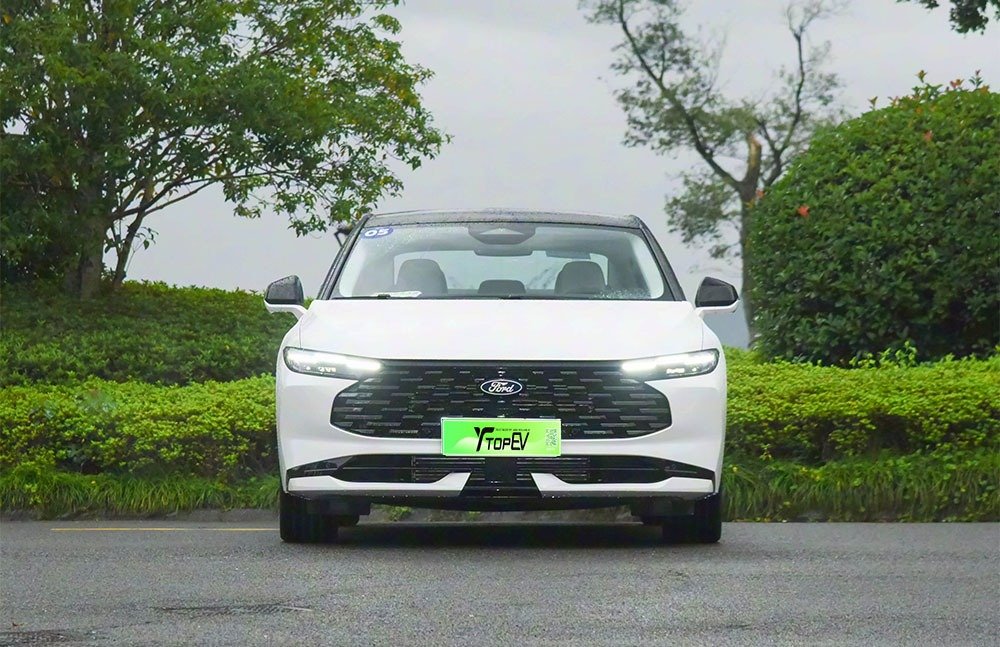 imgi_3_1_3(41) Ford Mondeo 2026 – Factory Price From China | Chinese Cars in Africa For Sale - Image 1